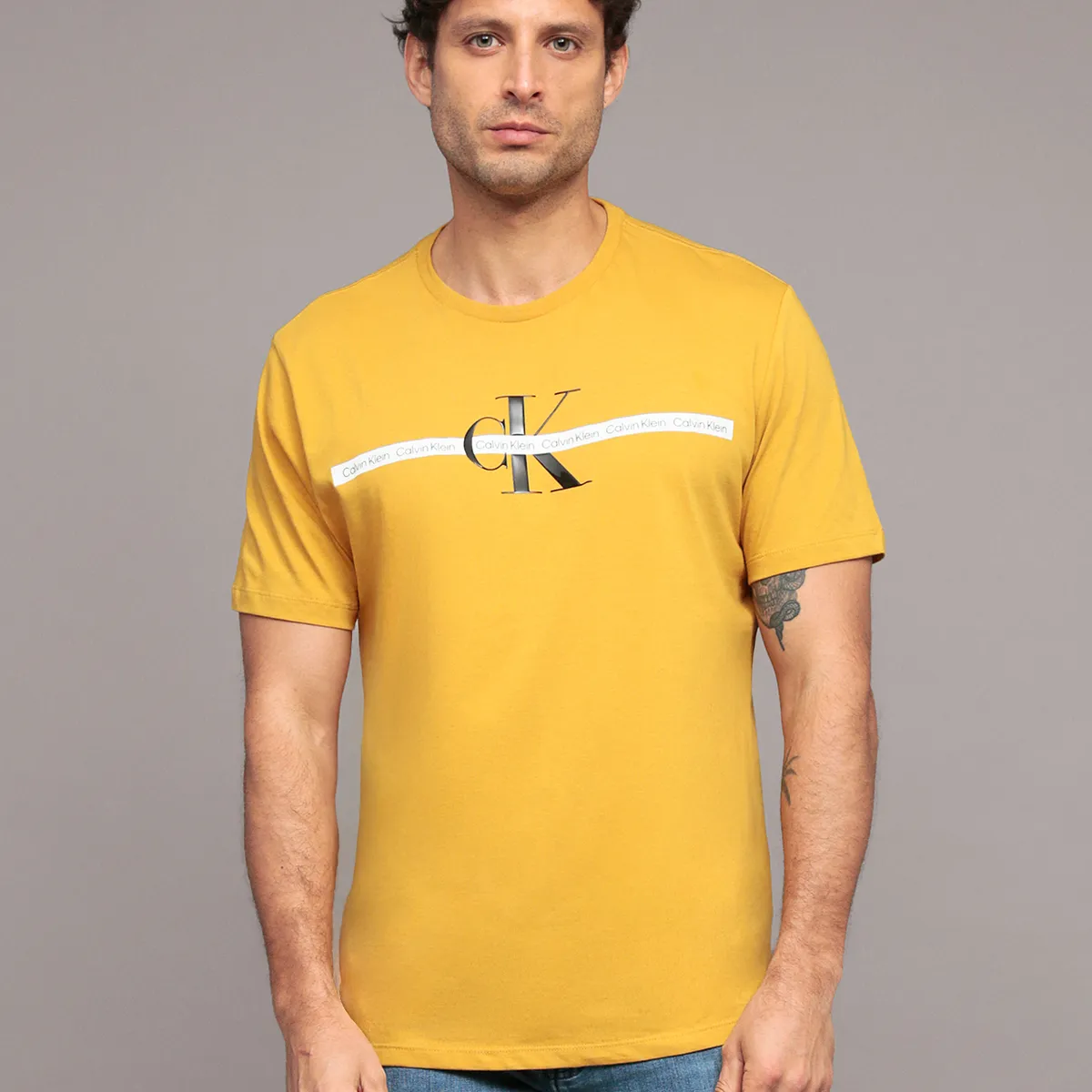 CALVIN KLEIN - Polera manga corta con cinta repetitiva Amarillo Calvin Klein