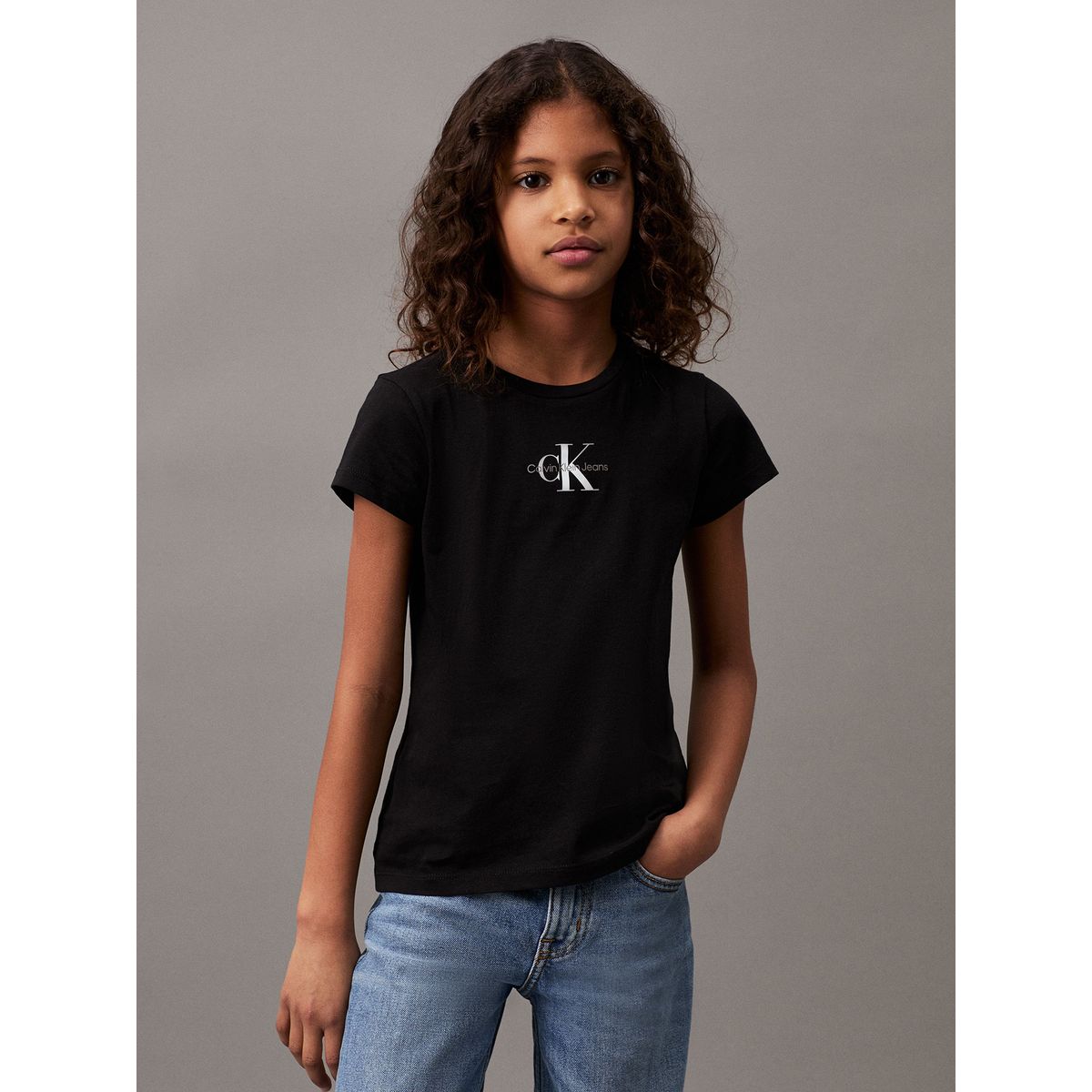 CALVIN KLEIN - Polera Niña Slim Con Logo Negro Calvin Klein