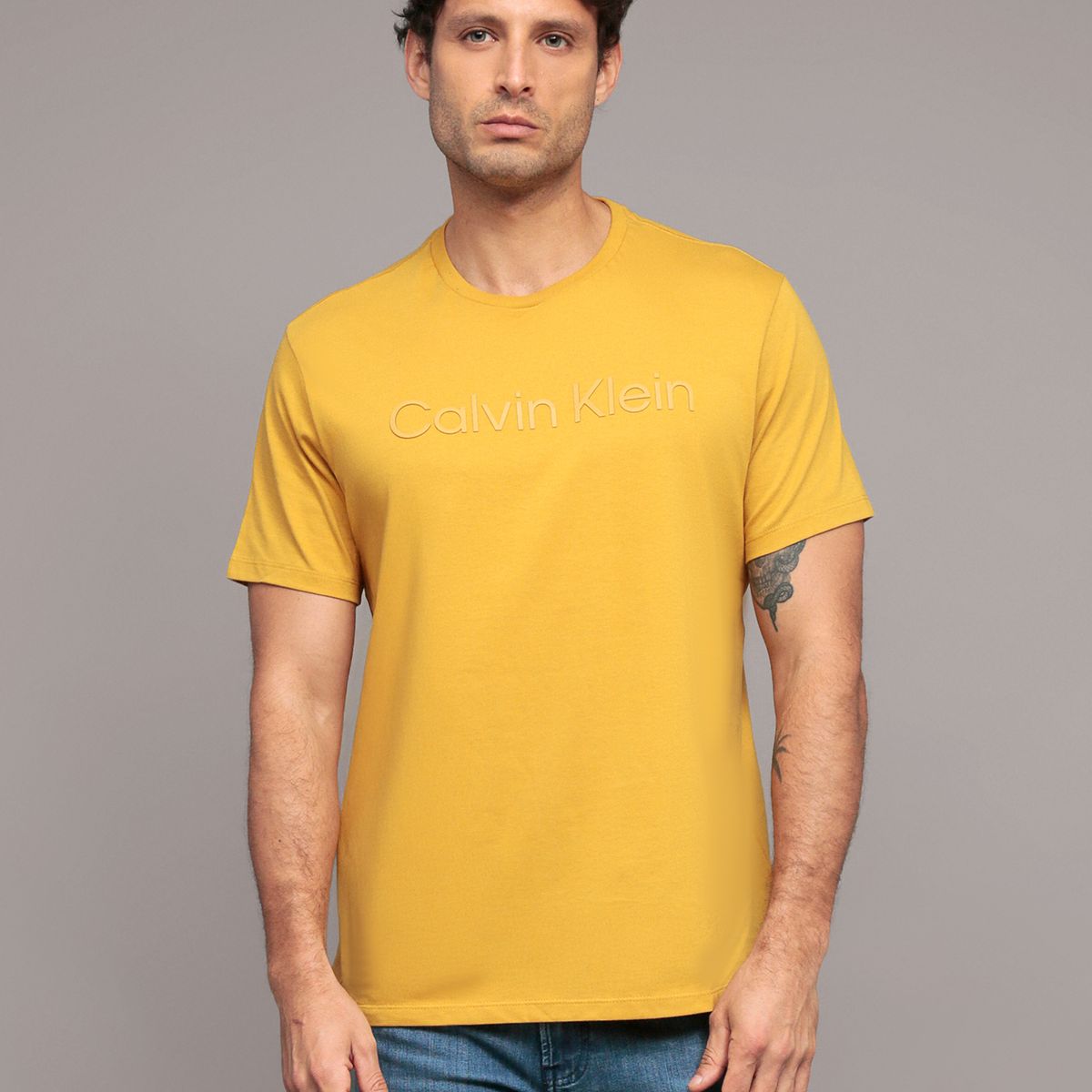 CALVIN KLEIN - Polera con logotipo tonal Amarillo Calvin Klein