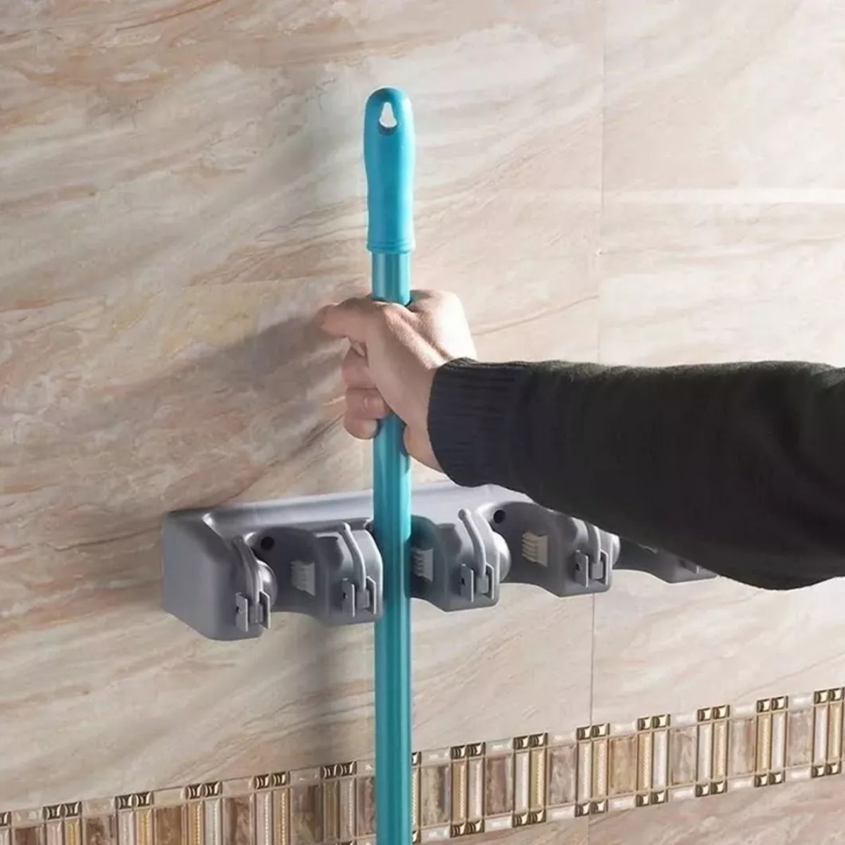 MOVI - Organizador de escobas ideal para mantener cada espacio en orden