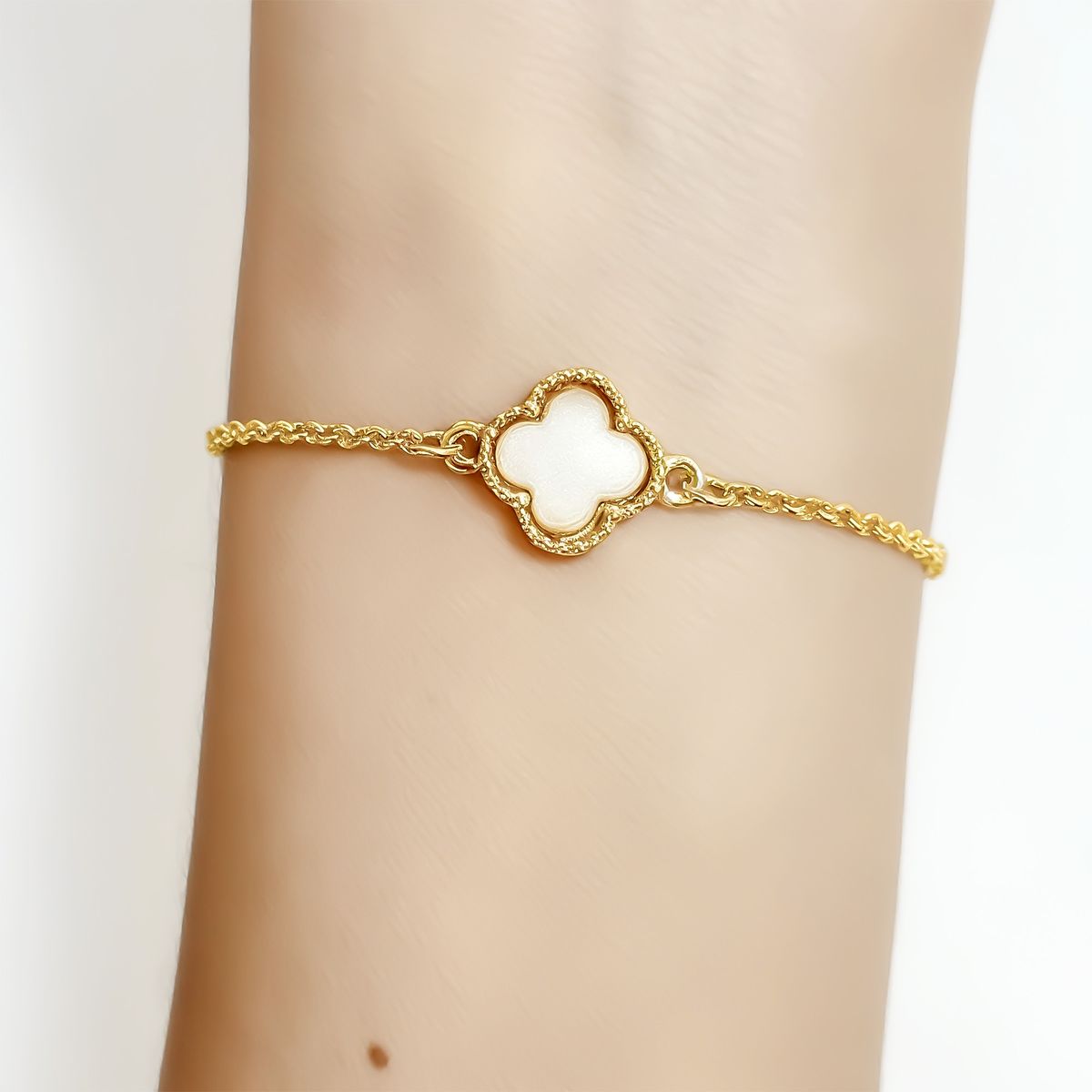 COGGIOLA - Pulsera Trébol Nácar Cadena Rolo Enchapado Oro 18K
