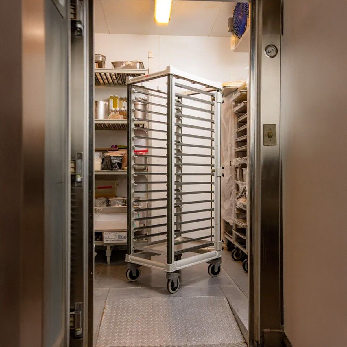 CAMBRO - Carro Bandeja 60x40 Cm Serie Camshelving 4 Ruedas Con Freno