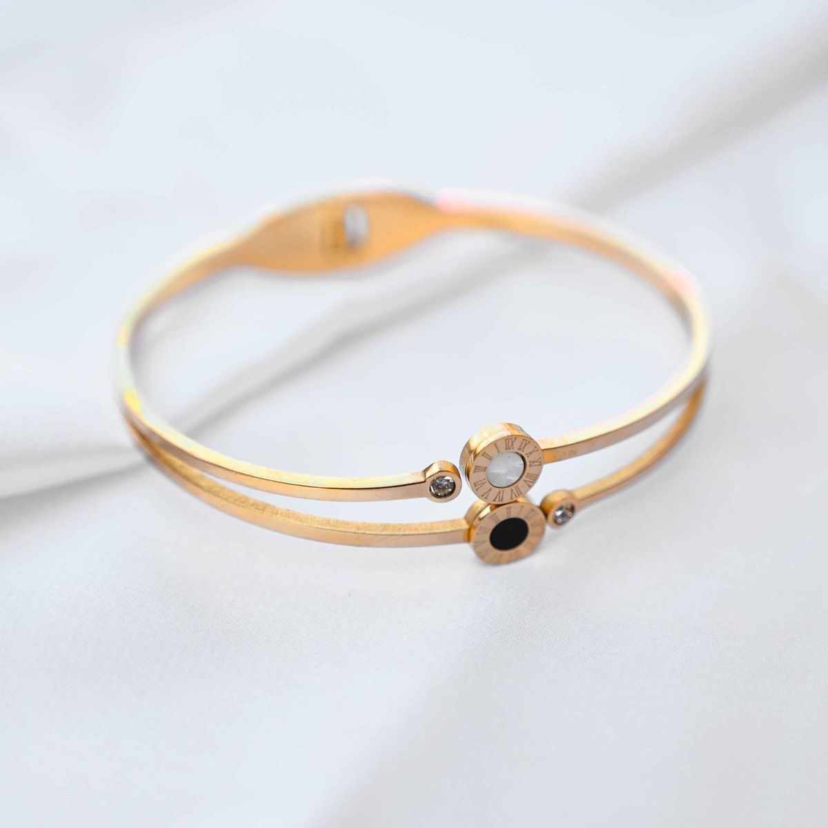 GENERICO - Pulsera Brazalete de Acero Inoxidable CIrculos Incluye Caja