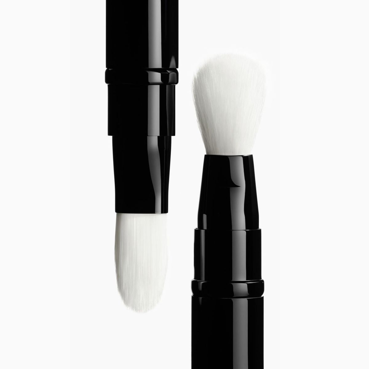 CHANEL - PINCEAU DUO CORRECTEUR RÉTRACTABLE N°105 Pincel Con Dos Extremos: Corrige Y Difumina CHANEL