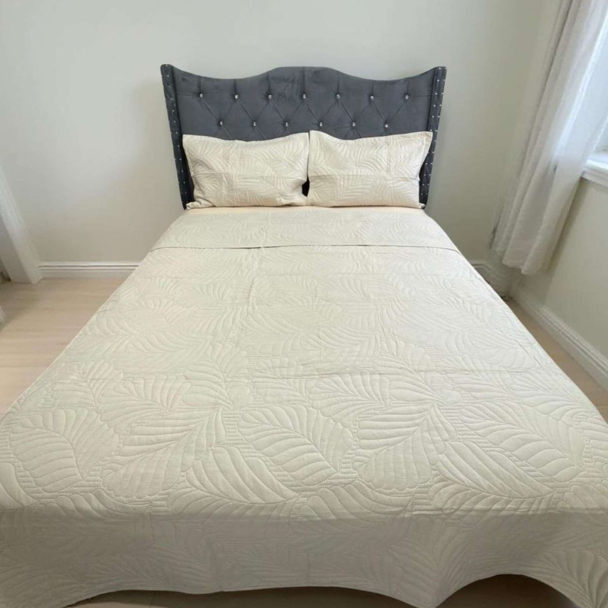 GENERICO - CUBRECAMA QUILT DE LUJO VERANO 2 PLAZA BEIGE