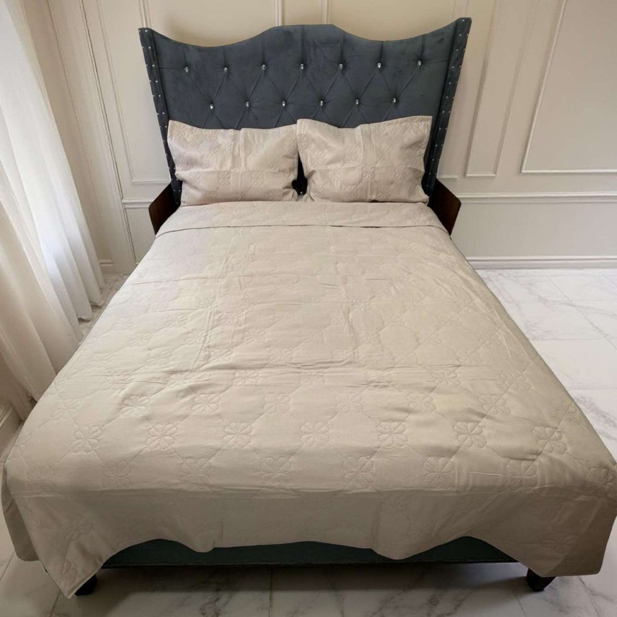 GENERICO - CUBRECAMA QUILT DE LUJO VERANO DELGADO PLAZA Y MEDIA BEIGE