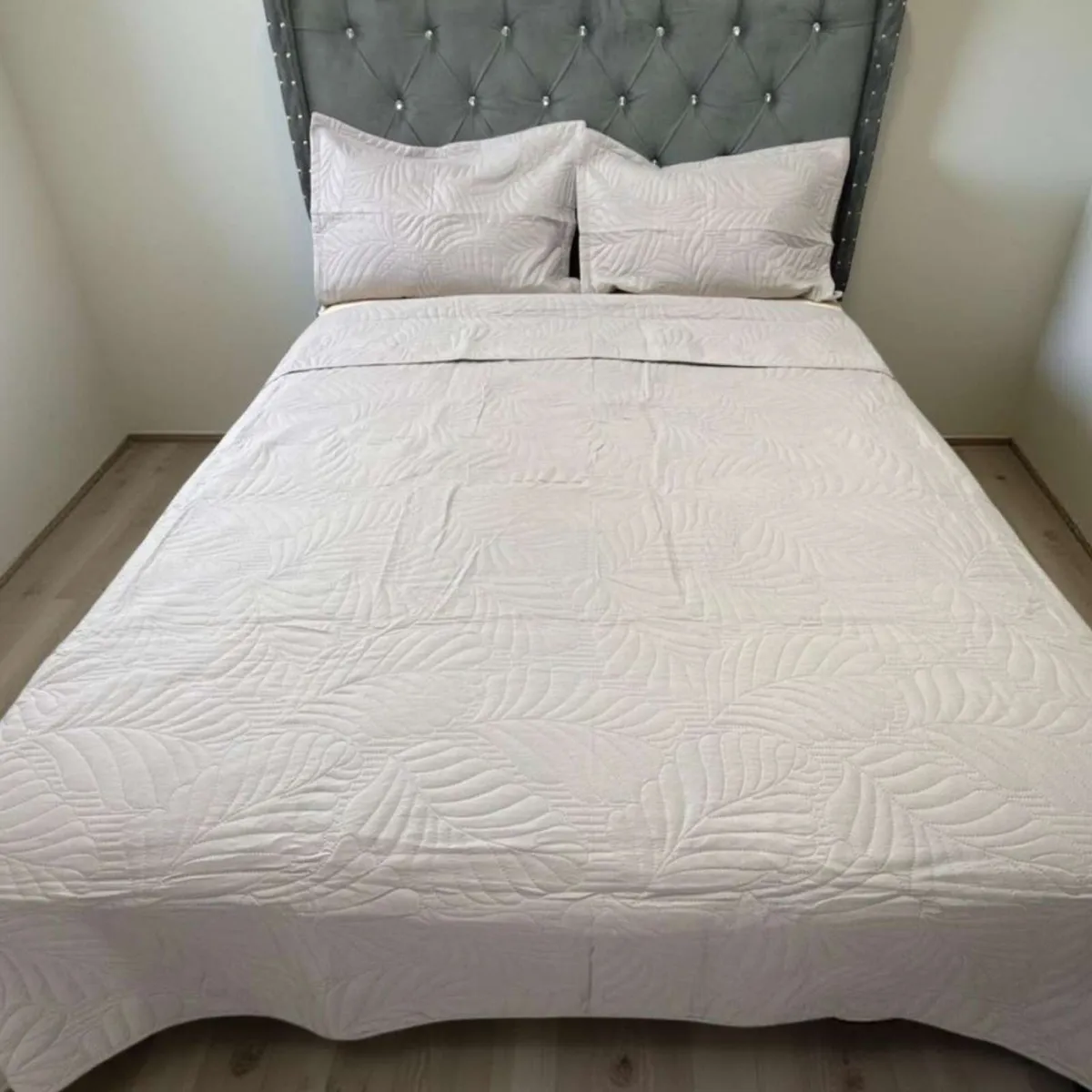 GENERICO - CUBRECAMA QUILT DE LUJO VERANO KING GRIS