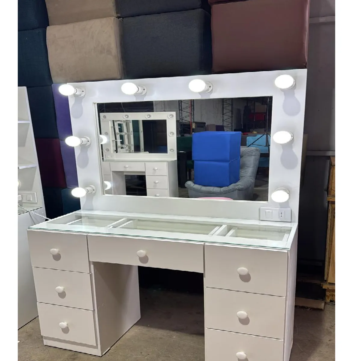 GENERICO - TOCADOR CON LUCES ESTILO HOLLYWOOD