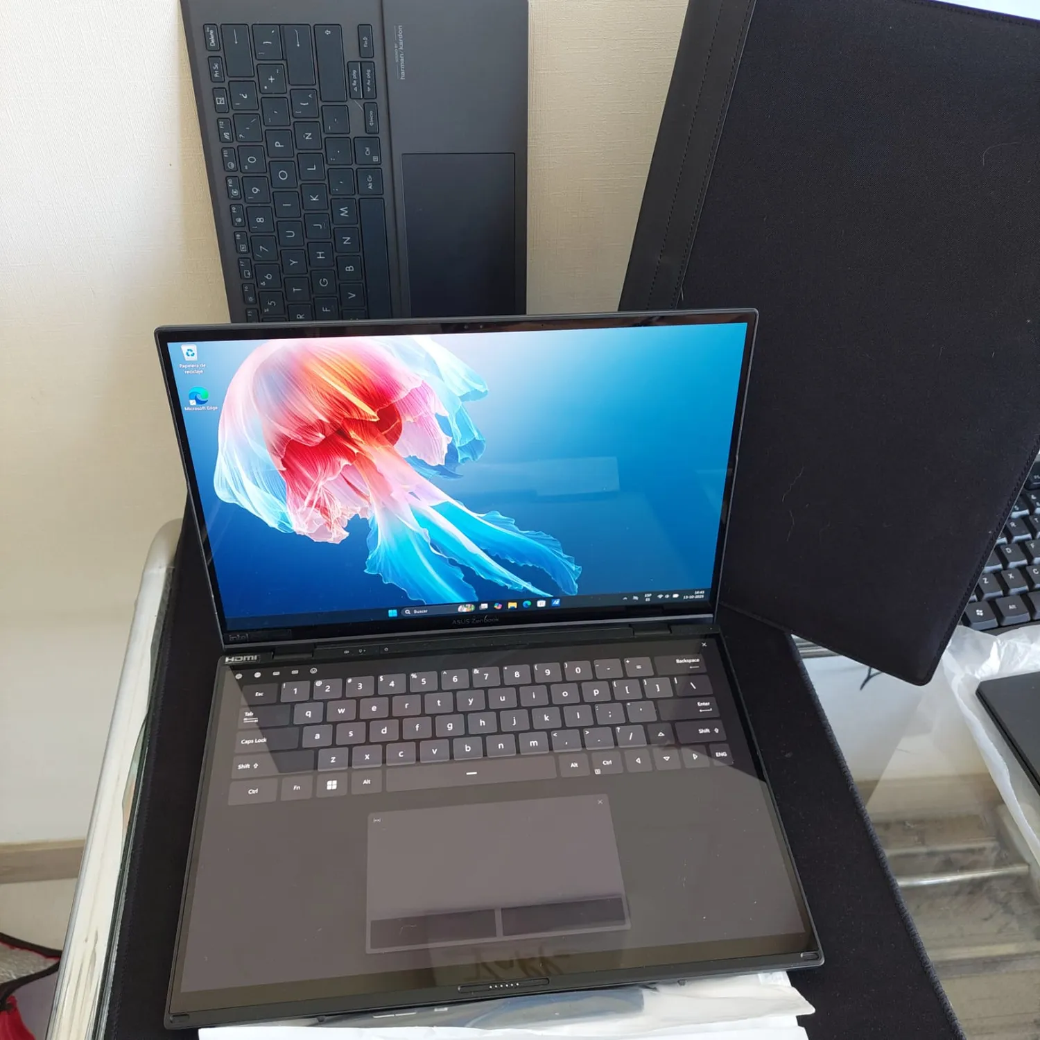 ASUS Notebook Zenbook DUO UX8406 Intel Core Ultra 9 16 Núcleos