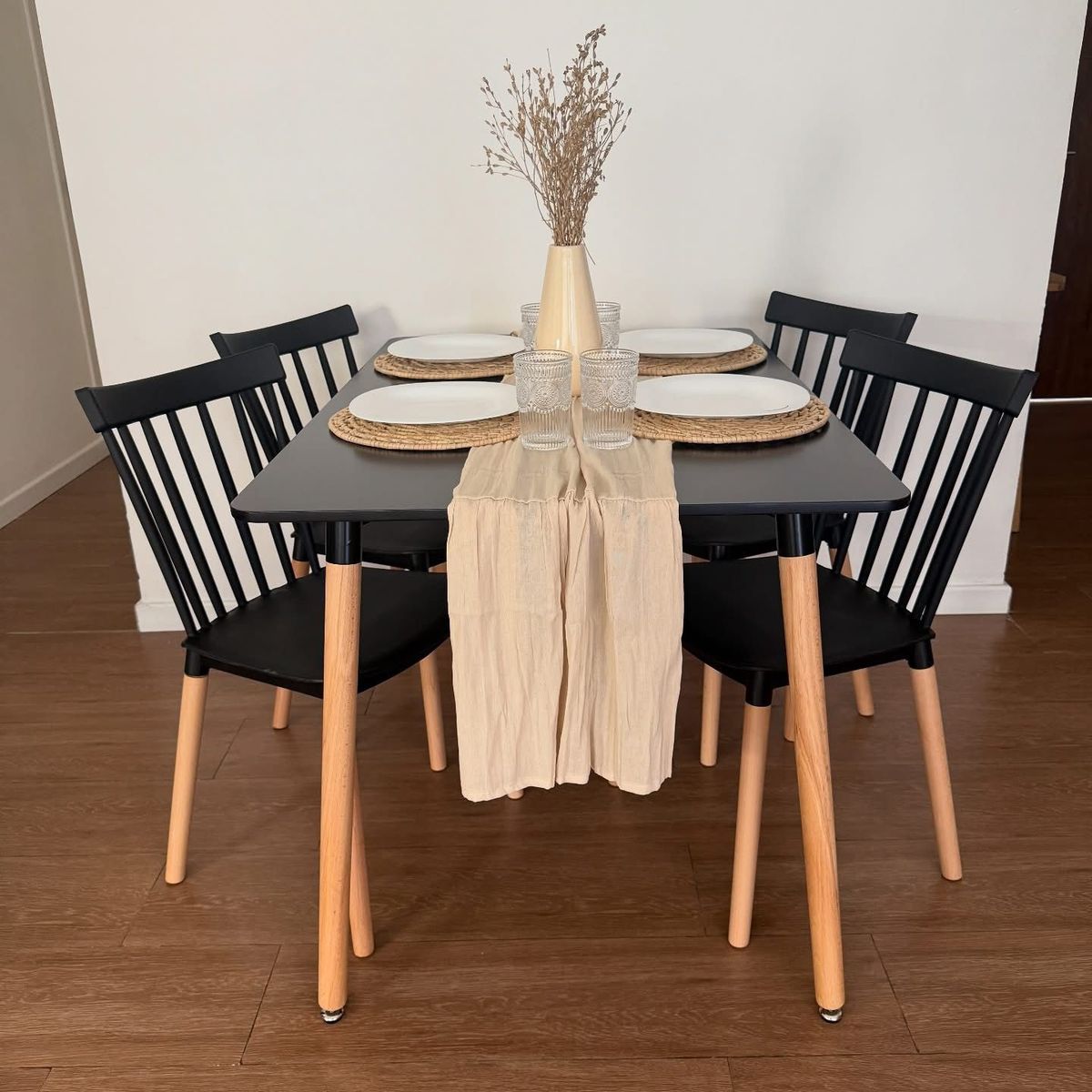 GENERICO - Comedor Mesa Rectangular Melamina 120 x 80 + 4 Sillas Windsor Negro