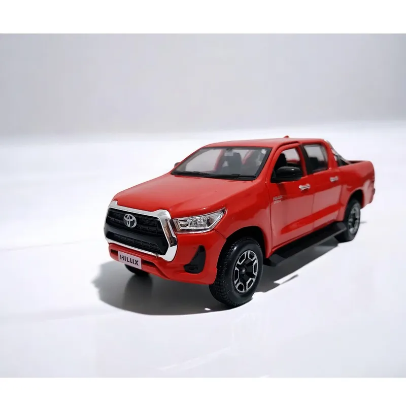 MAISTO - Toyota Hilux Pick-up Rojo escala 1.27