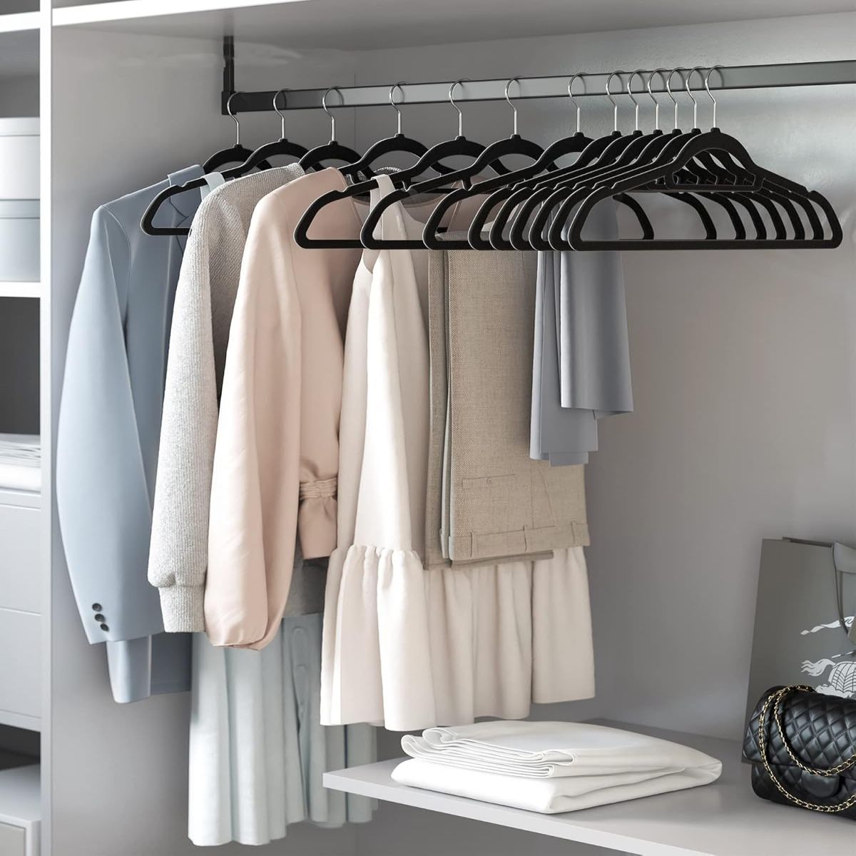 SUPERCENTER - Set 50 Ganchos Colgadores De Ropa Terciopelo Antideslizantes Negro