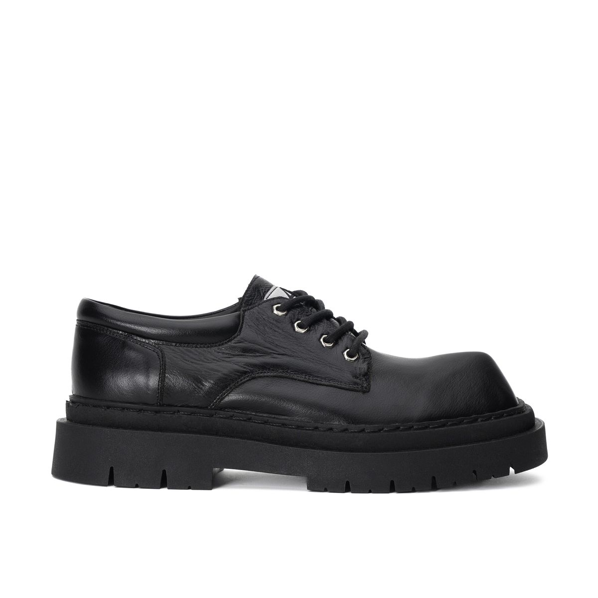 LANDAZURI - Zapato Cuero Rinho Negro Caviar Landazuri