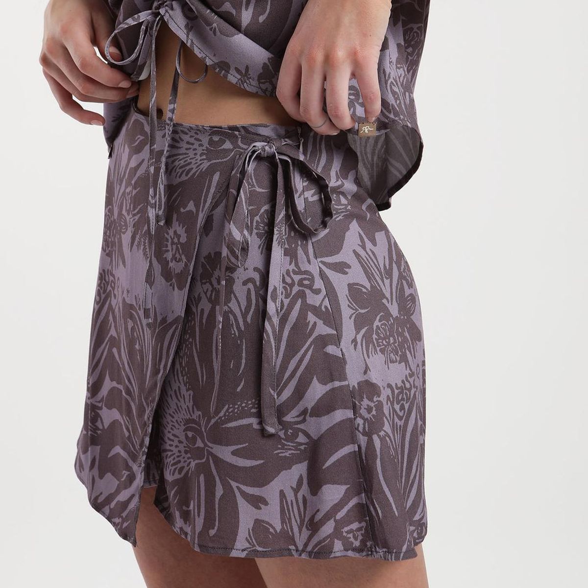 KAYA UNITE - Falda Viscosa Bloom Malva Oscuro