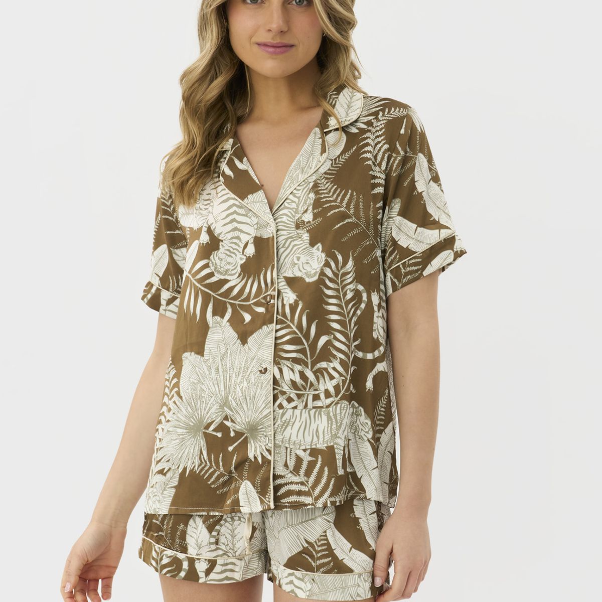 LOUNGE - Pijama Camisero Jungla Satinado