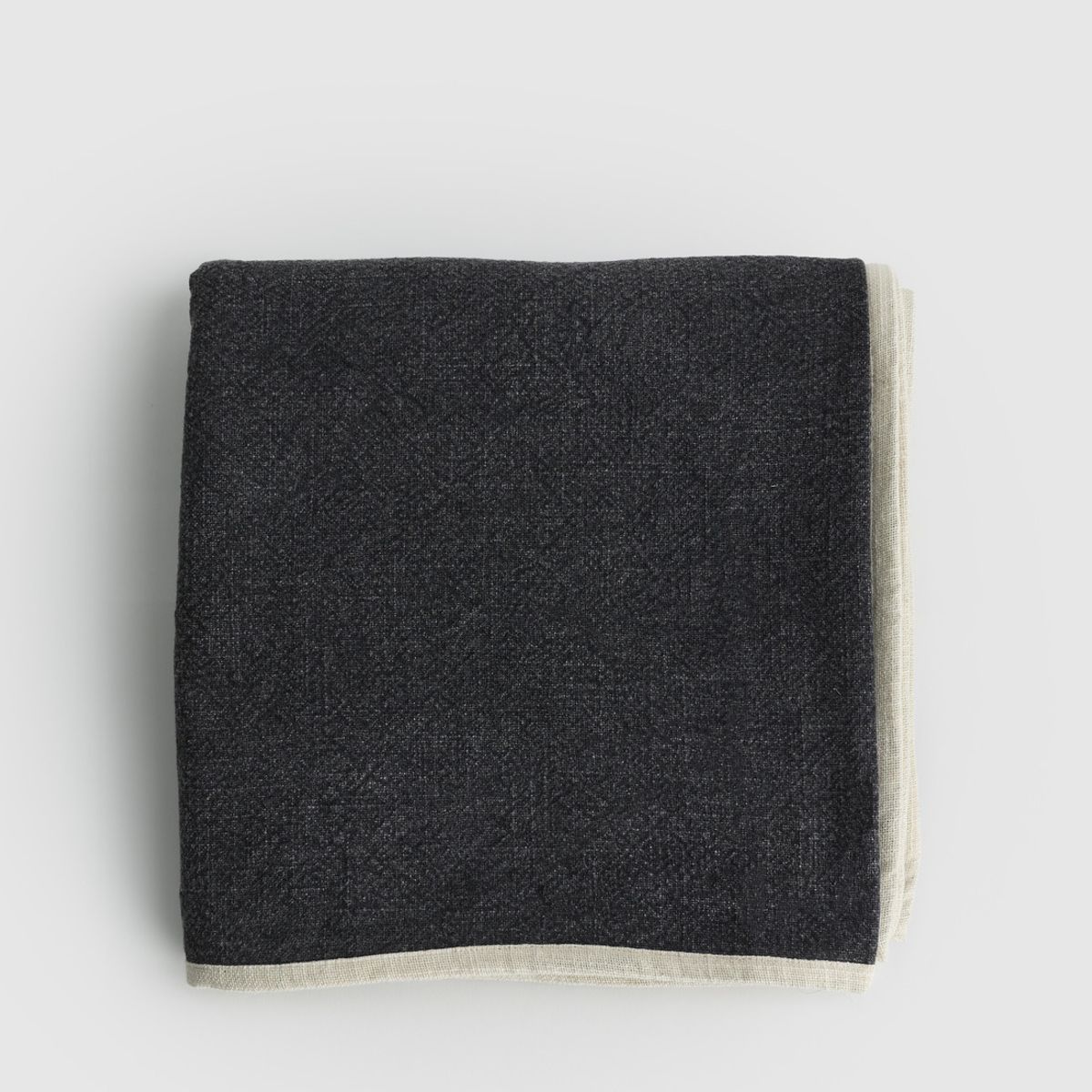 LOUNGE - Piecera Lisa Con Bordes