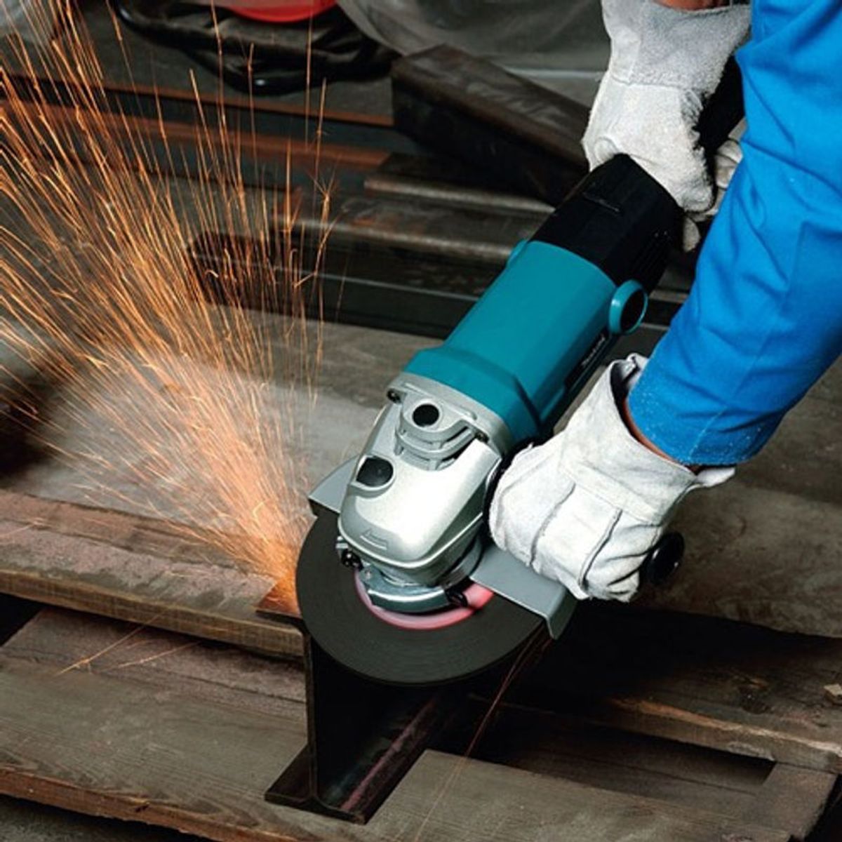 GENERICO - Esmeril Angular 7 1800w Makita Ga7010c