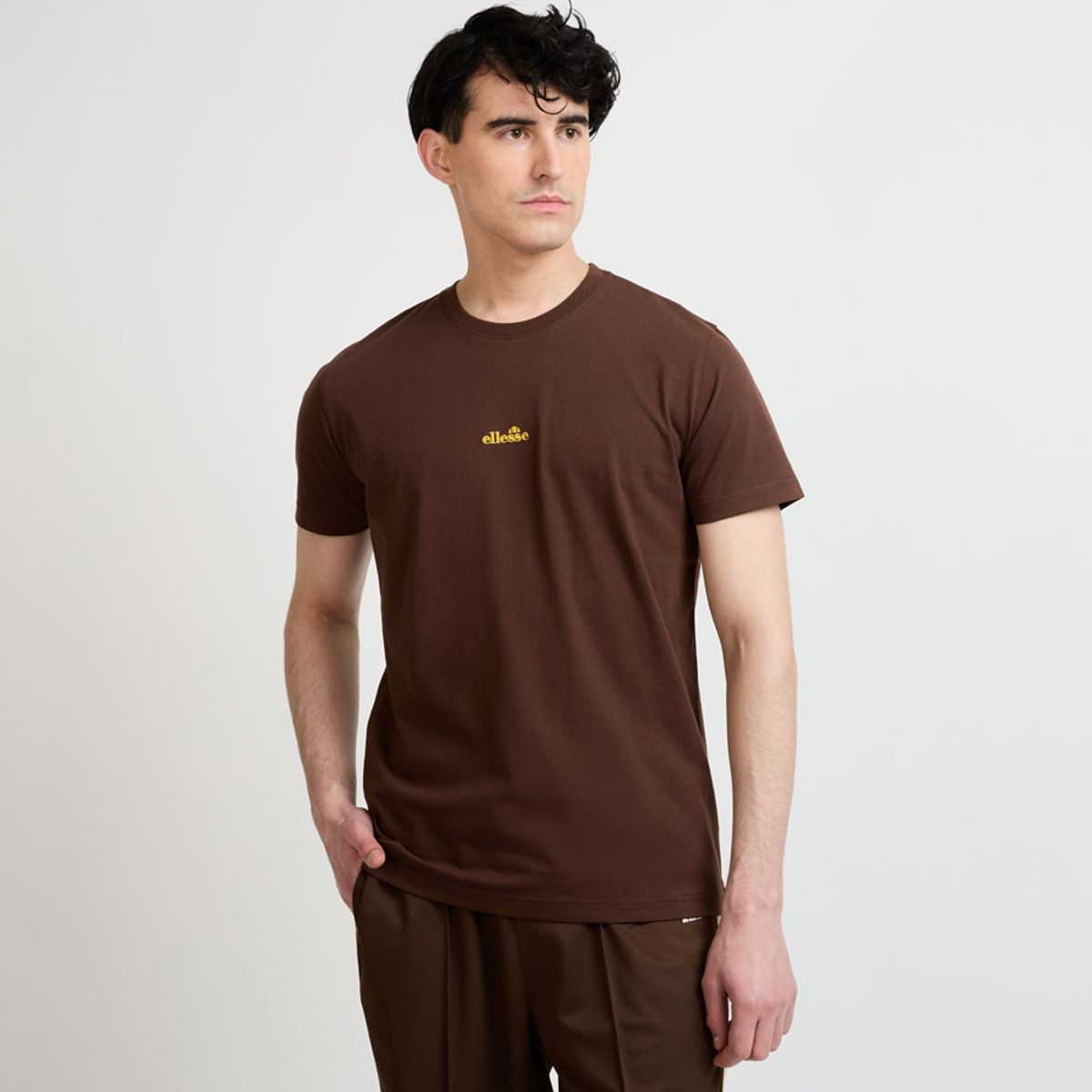 ELLESSE - POLERA HOMBRE ELLESSE BILLI CAFÉ