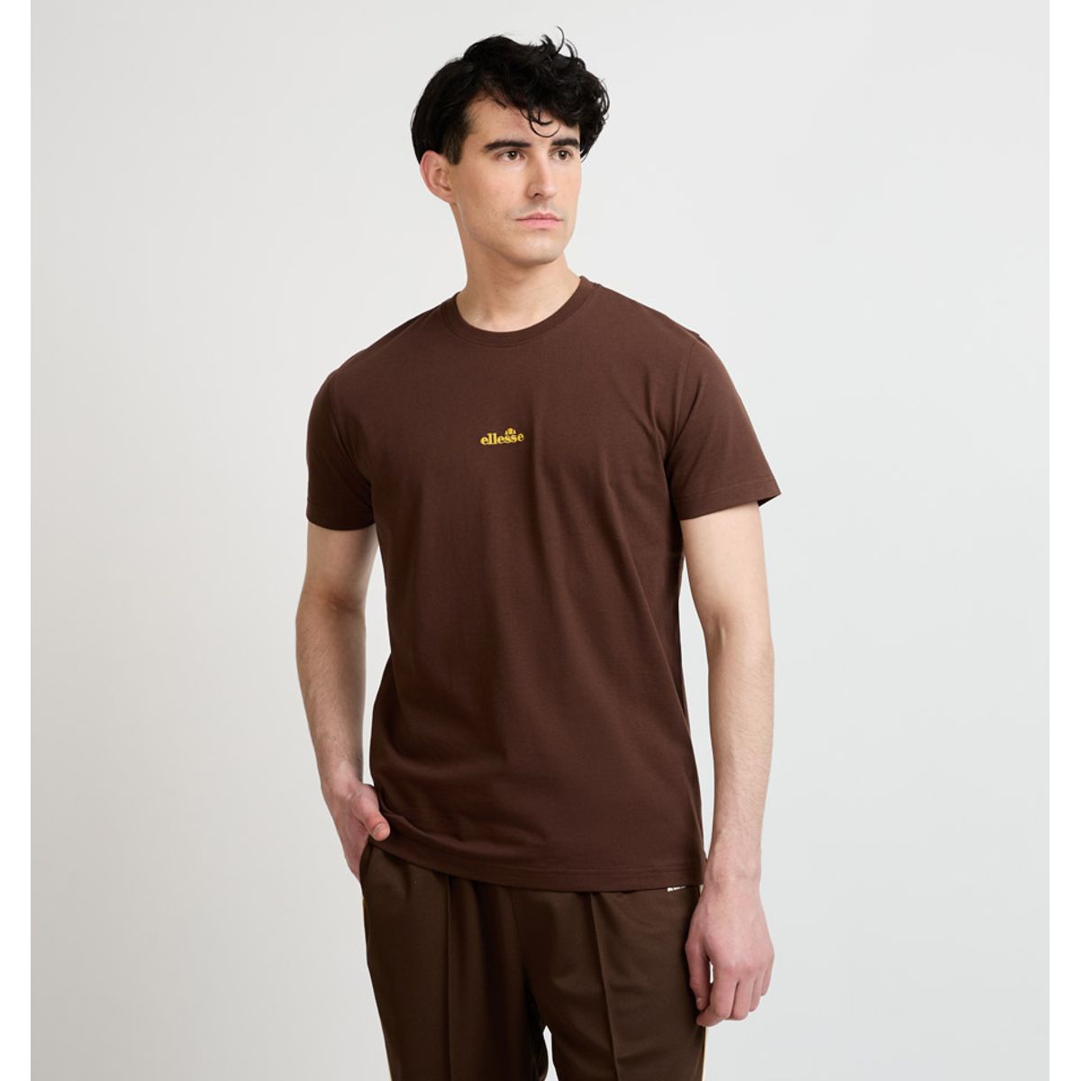 ELLESSE - POLERA HOMBRE ELLESSE BILLI CAFÉ