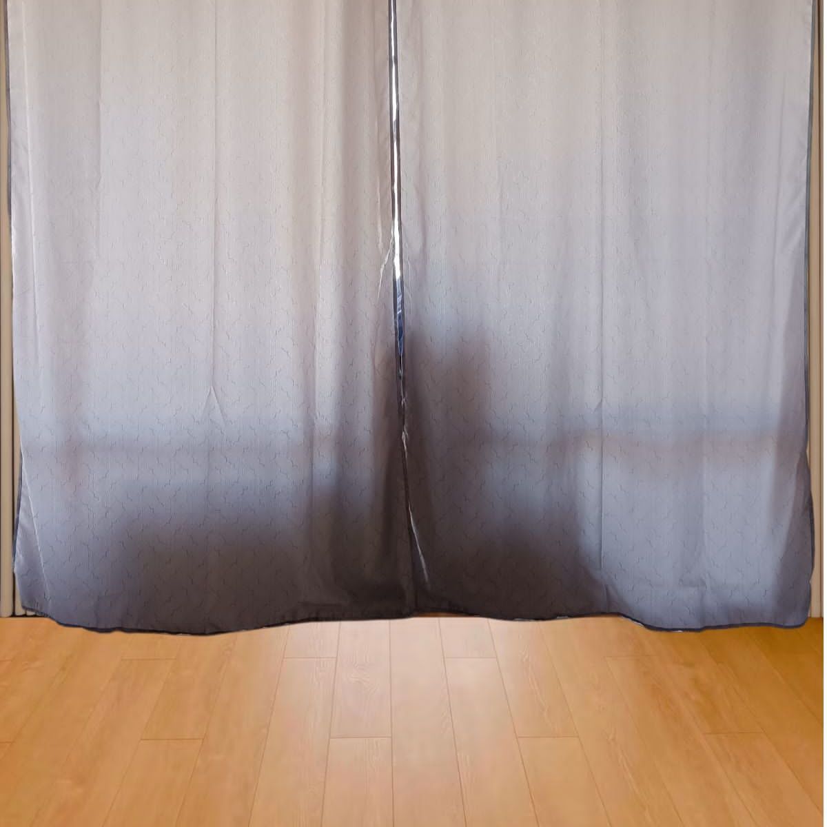 DIANA - CORTINAS DE SATIN OJALES METALICOS 140CM X 230CM 2 PAÑOS COLOR GRIS CON DISEÑO
