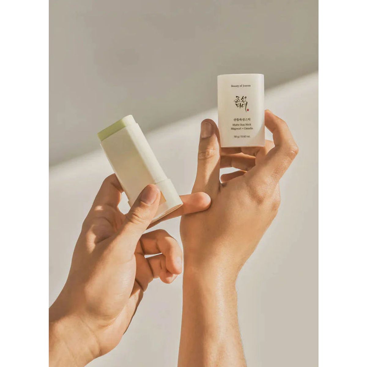 BEAUTY OF JOSEON - Matte Sun Stick  Mugwort + Camilia SPF 50+ PA++++ 2 Formatos