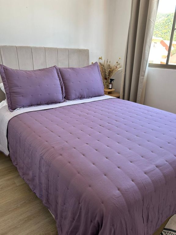 Cubrecama de algodon bordado 2 plazas Morado 2 PLAZAS