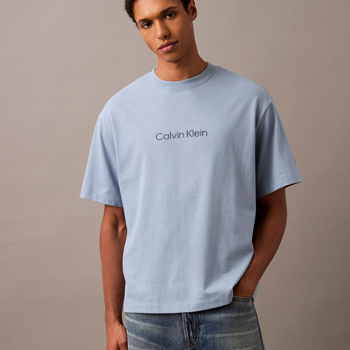 CALVIN KLEIN - Polera Relaxed con Logo Celeste Calvin Klein