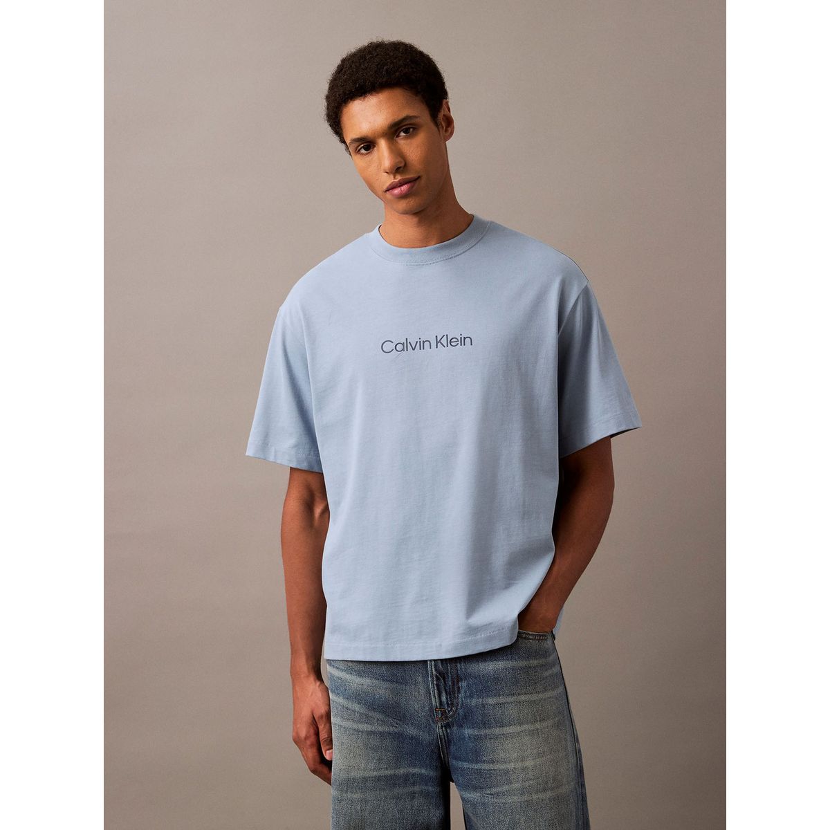 CALVIN KLEIN - Polera Relaxed con Logo Celeste Calvin Klein