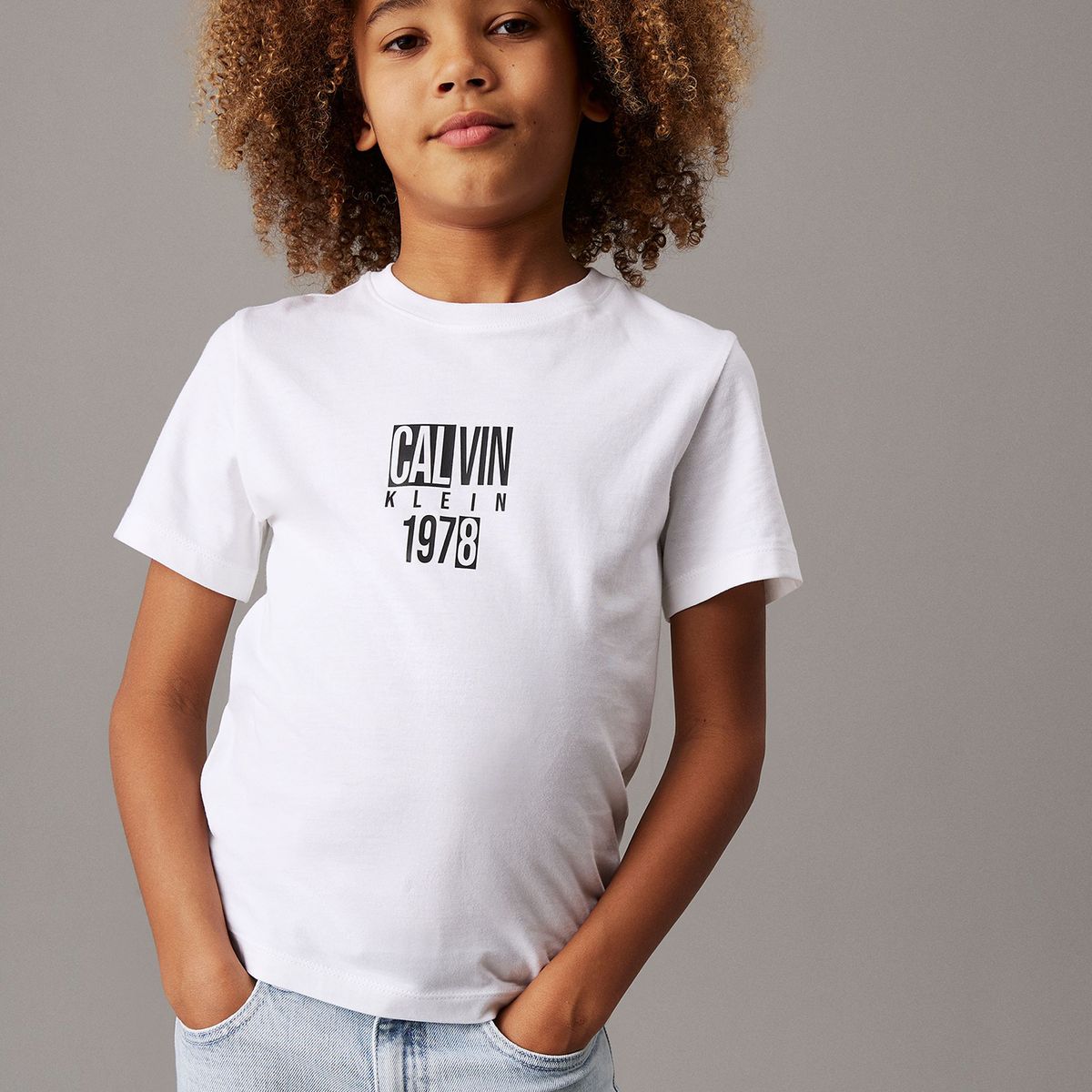 CALVIN KLEIN - Polera Niño Good Level Regular Blanco Calvin Klein