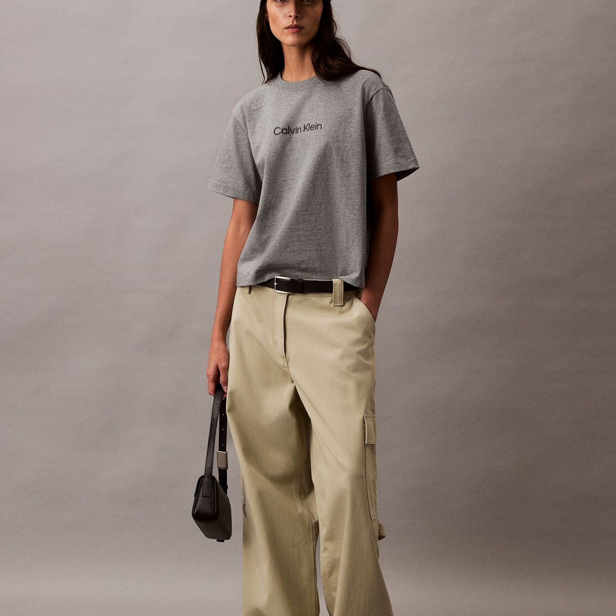 CALVIN KLEIN - Polera Relaxed Logo Estándar Gris Calvin Klein