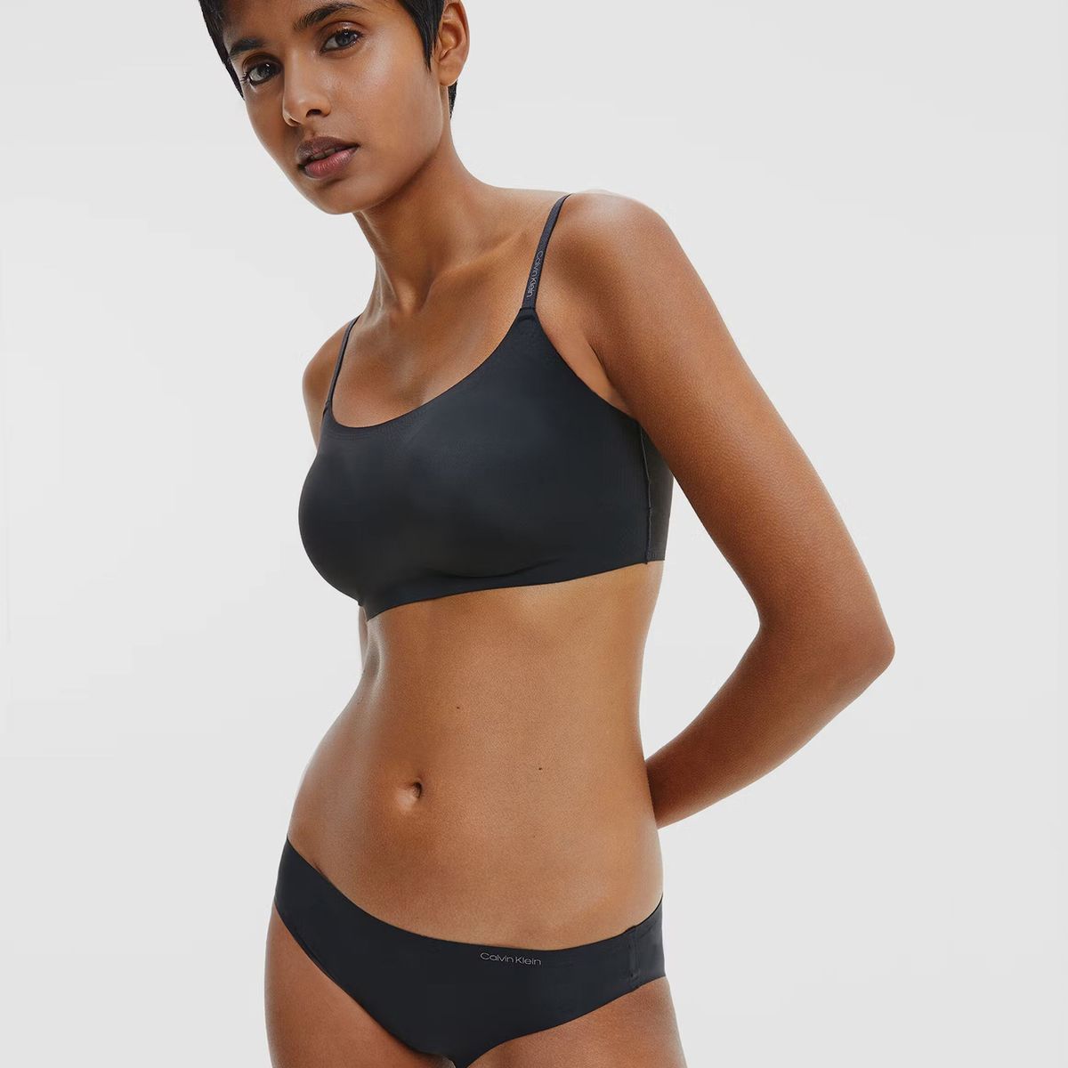 CALVIN KLEIN - Bralette Lined Invisible Comfort Negro Calvin Klein