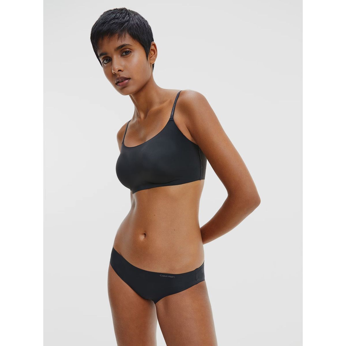 CALVIN KLEIN - Bralette Lined Invisible Comfort Negro Calvin Klein