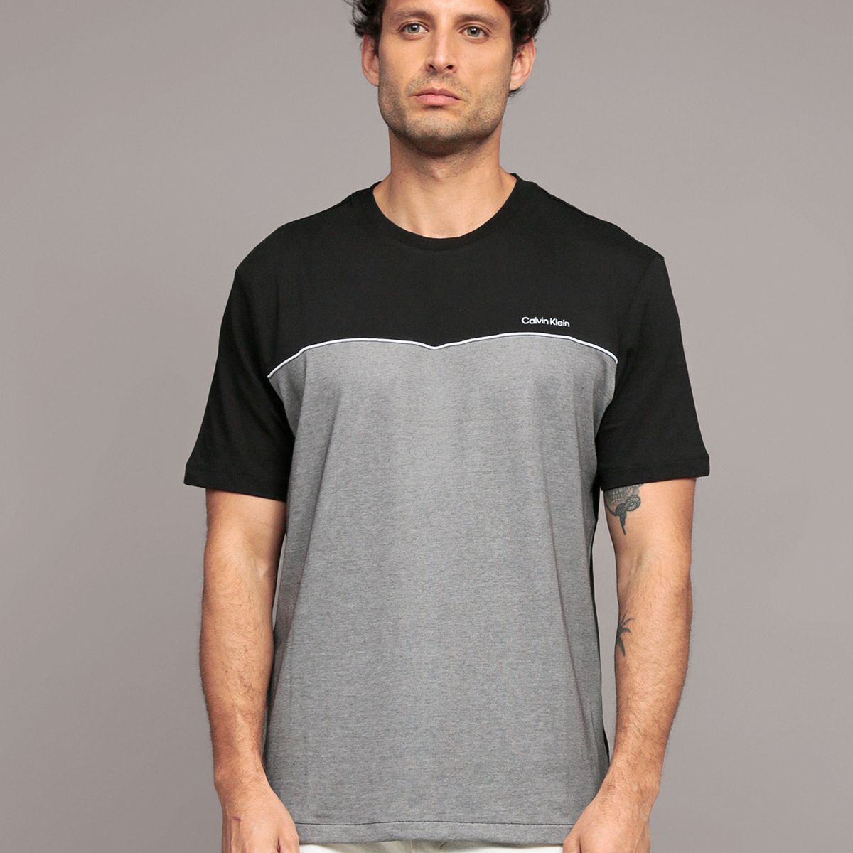 CALVIN KLEIN - Polera Texture Blocked Piping Negro Calvin Klein