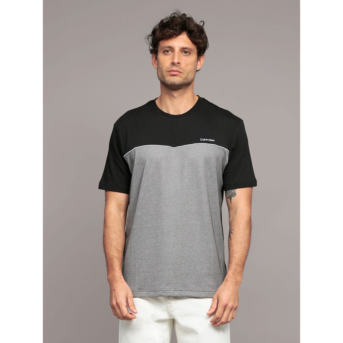 CALVIN KLEIN - Polera Texture Blocked Piping Negro Calvin Klein