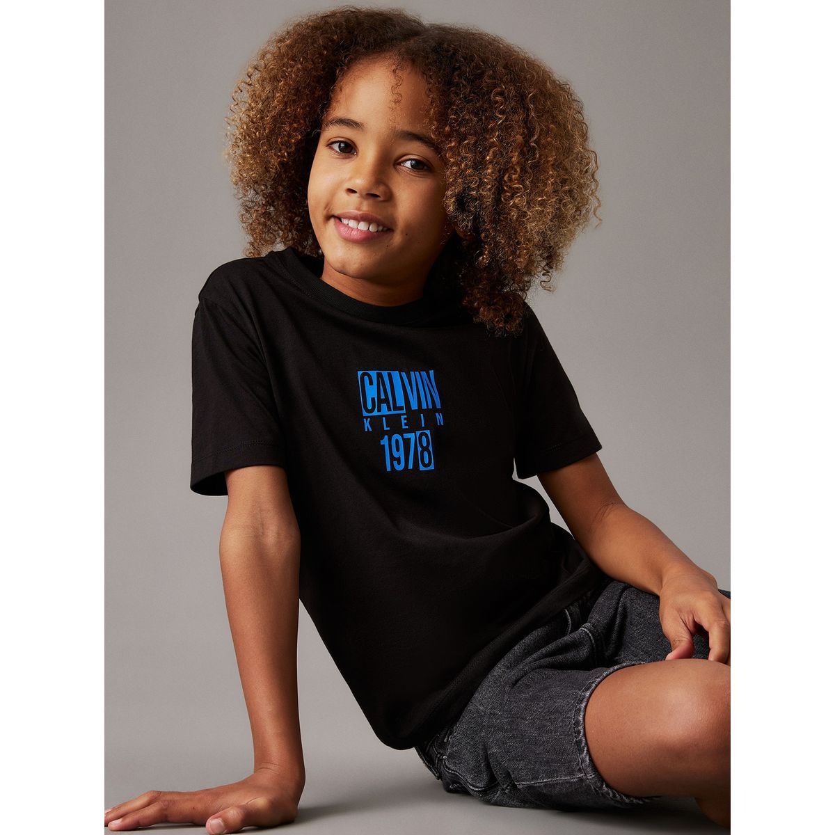 CALVIN KLEIN - Polera Niño Good Level Regular Negro Calvin Klein