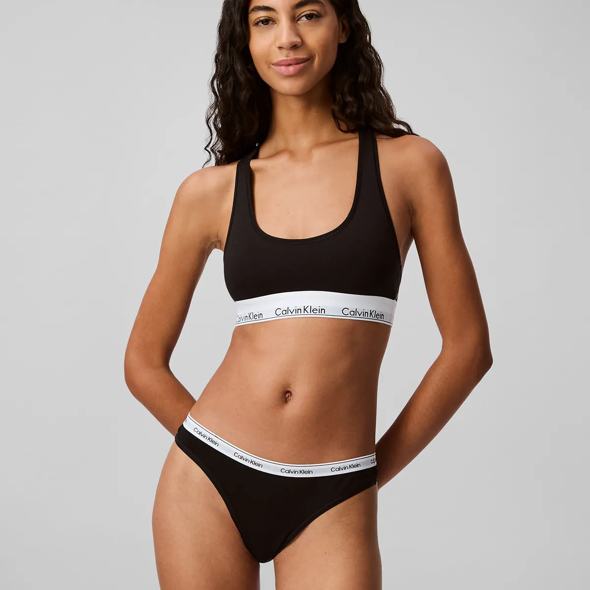 CALVIN KLEIN - Colaless Modern Logo Negro Calvin Klein