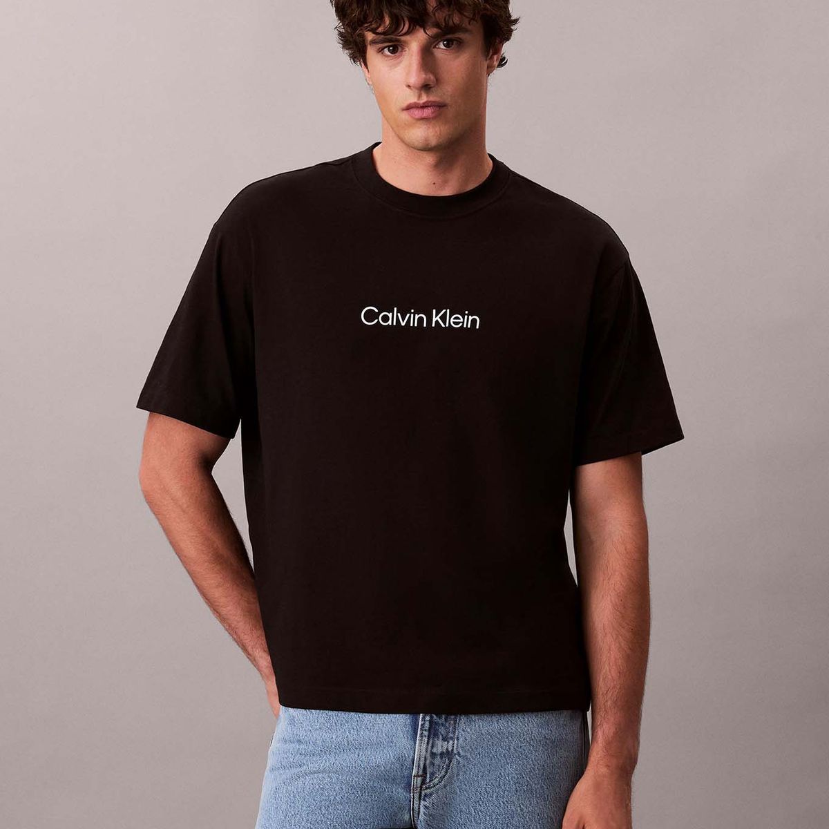 CALVIN KLEIN - Polera Relaxed con Logo Negro Calvin Klein