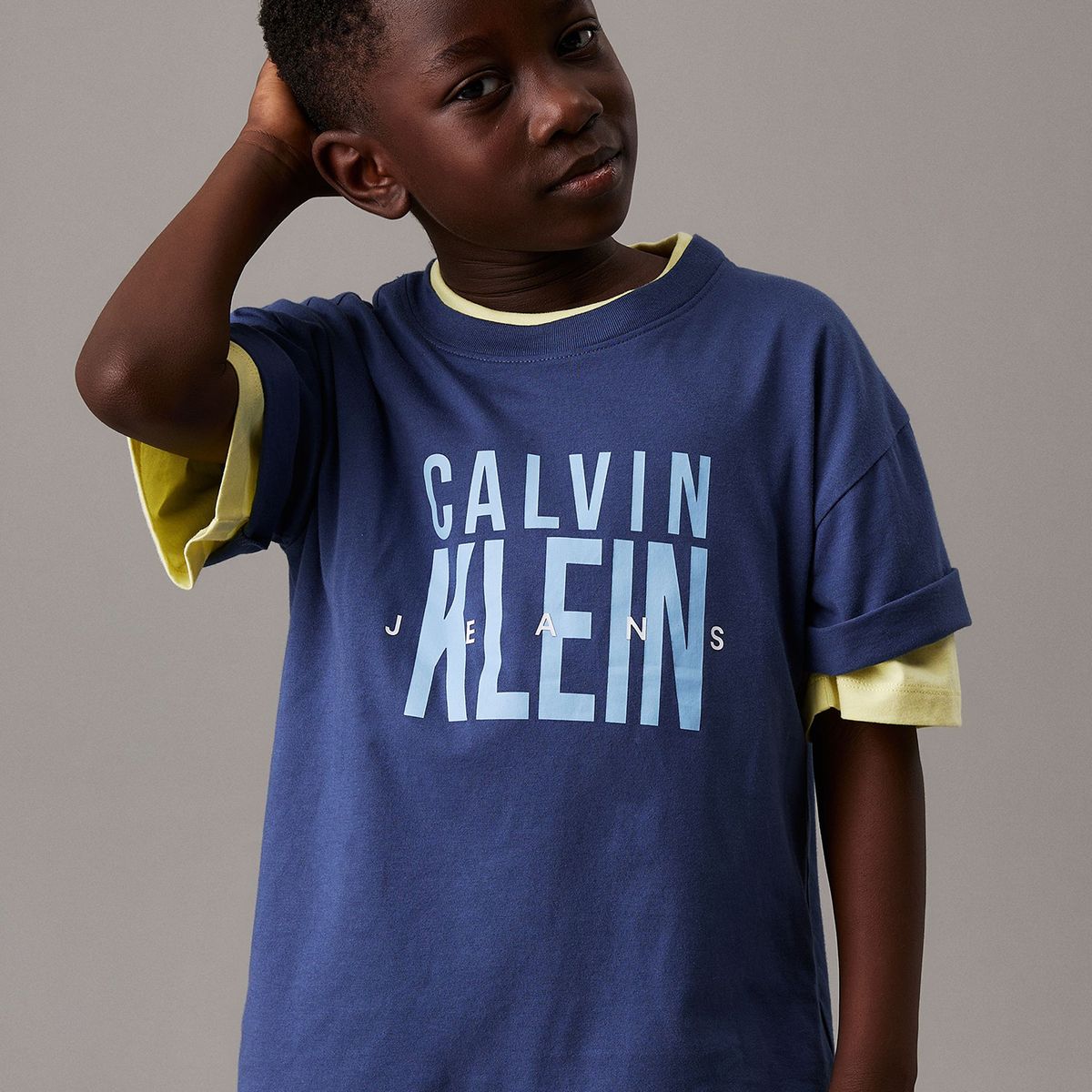 CALVIN KLEIN - Polera Niño Bold Ckj Graphic Azul Calvin Klein