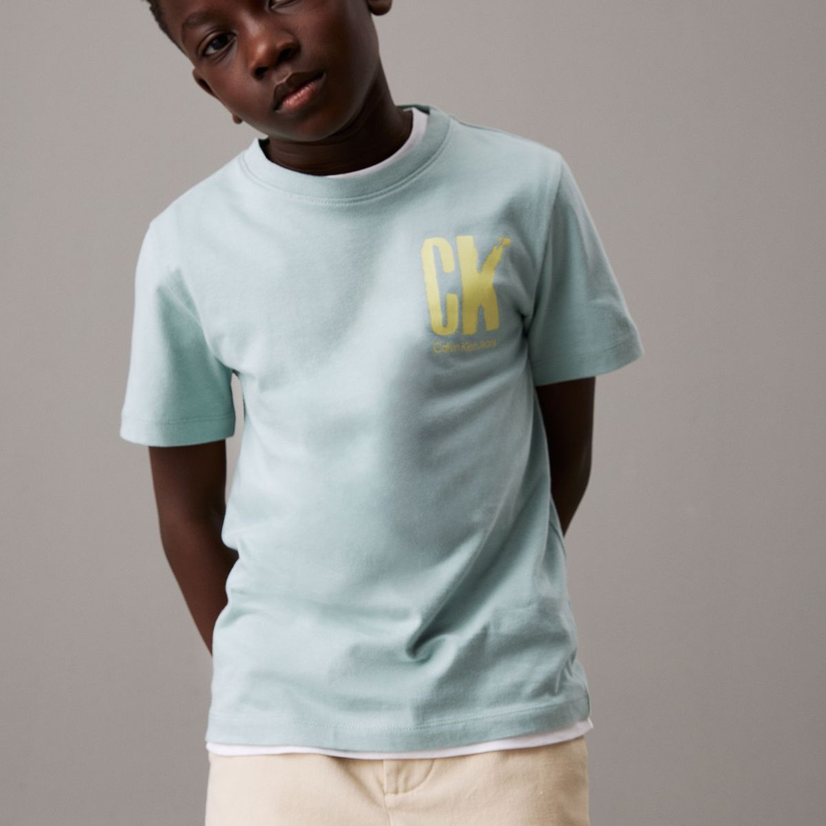 CALVIN KLEIN - Polera Niño Chest Surf Graphic Celeste Calvin Klein