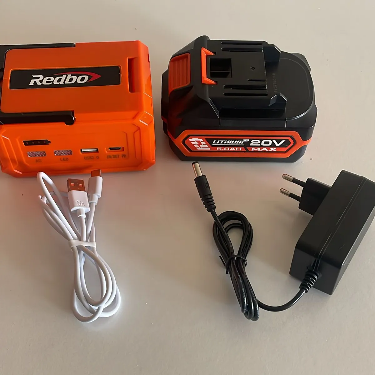 REDBO - Inversor de Corriente Portátil Redbo RB-INCO150 20V (150W, USB + Tipo-C + 220V)