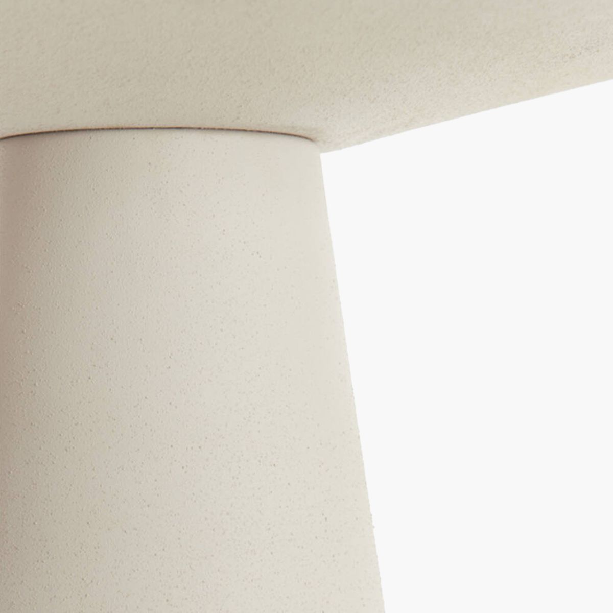 FORM DESIGN - Mesa Lateral Abala Alta Crema Form