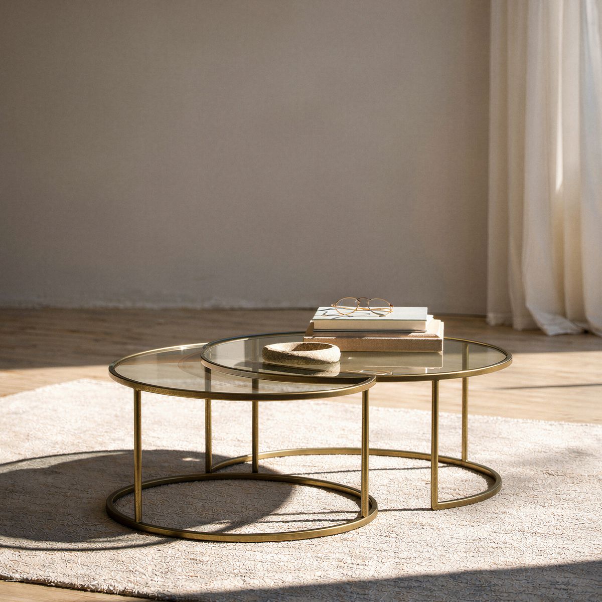 FORM DESIGN - Mesas Anidadas Duarte Dorado Form