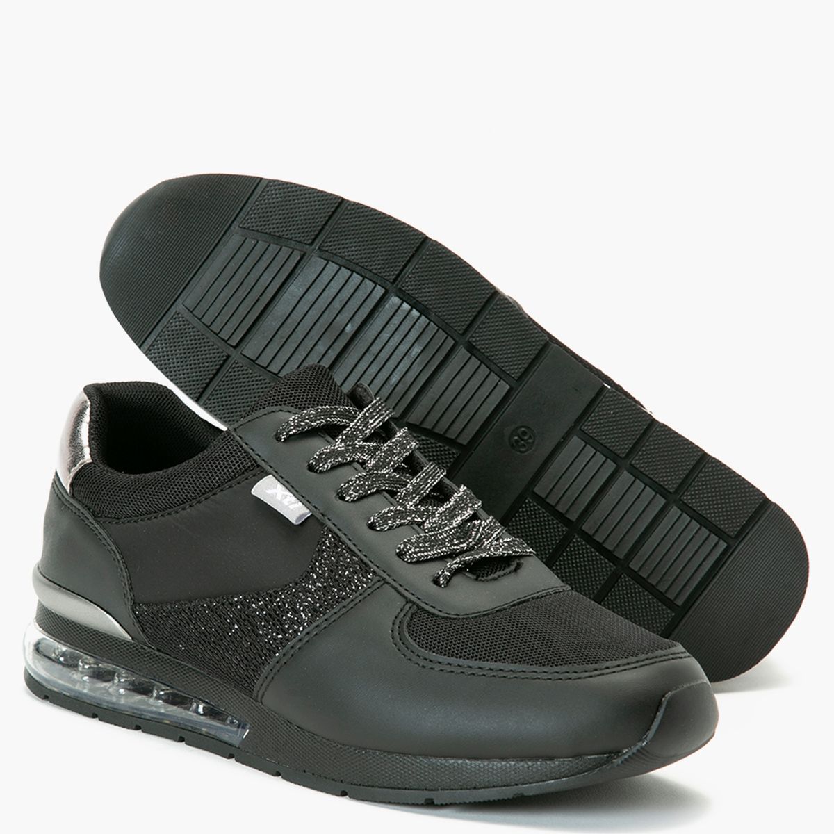 XTI - Zapatilla Urbana Mujer Negra