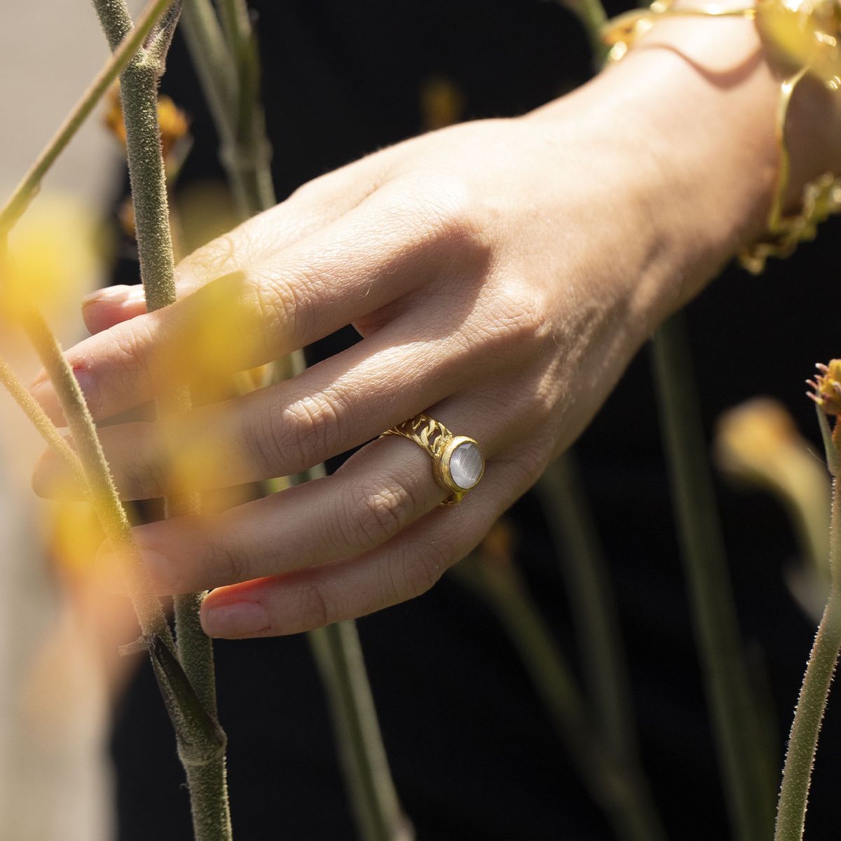 TURKUAZ - Anillo ajustable Zina Gris - Baño de oro 22 k