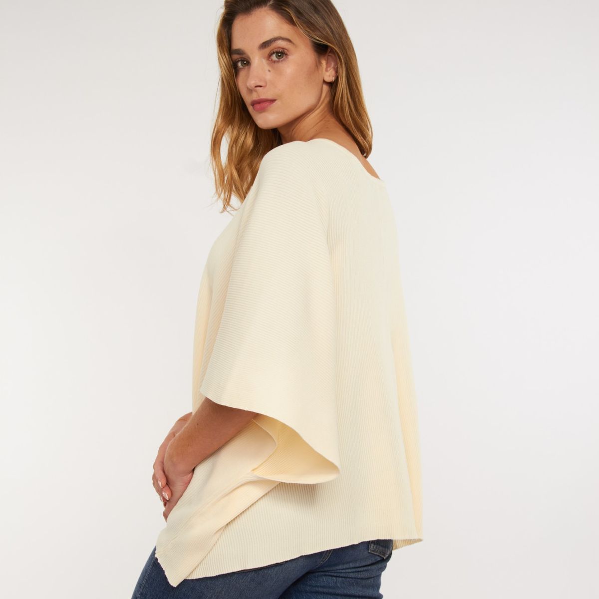 GUINDA - Sweater cuello en V hilo acanalado manga murciela Noela Guinda