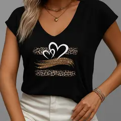 KIRAMA CLOTHING STORE - Camiseta negra con corazones y print animal