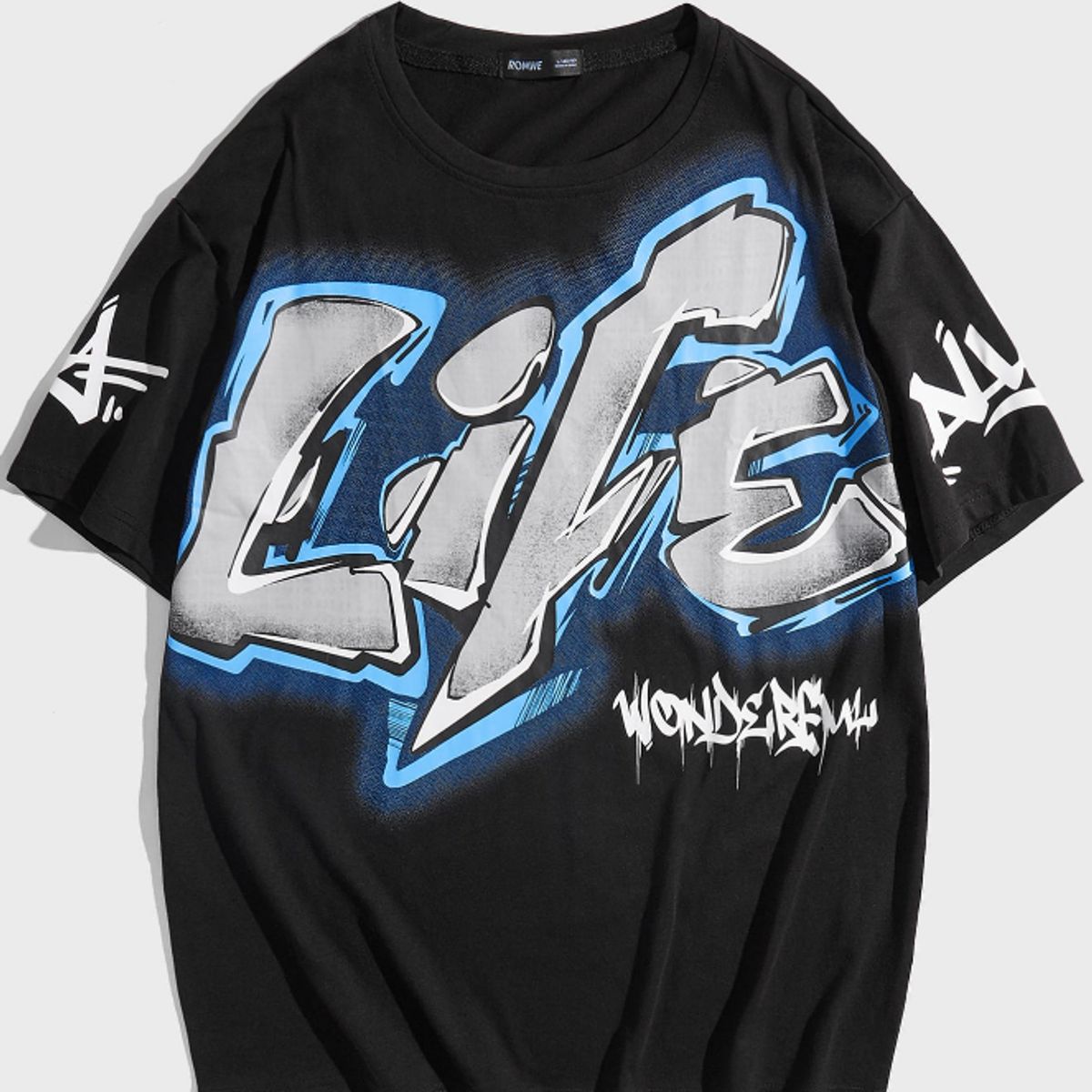 KIRAMA CLOTHING STORE - Camiseta negra oversized con diseño “Life Wonders”