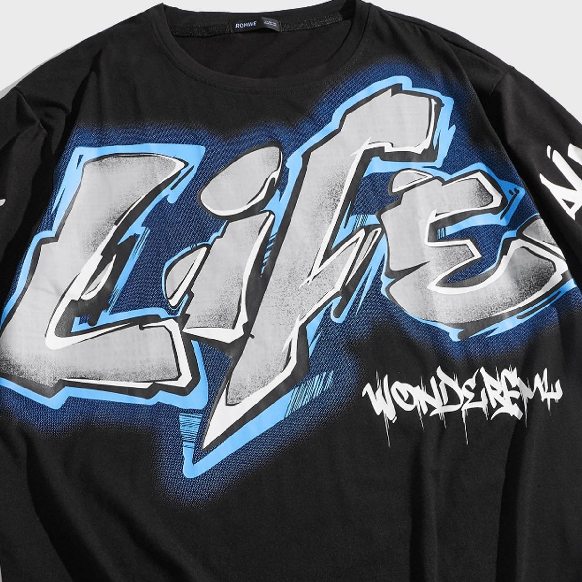 KIRAMA CLOTHING STORE - Camiseta negra oversized con diseño “Life Wonders”