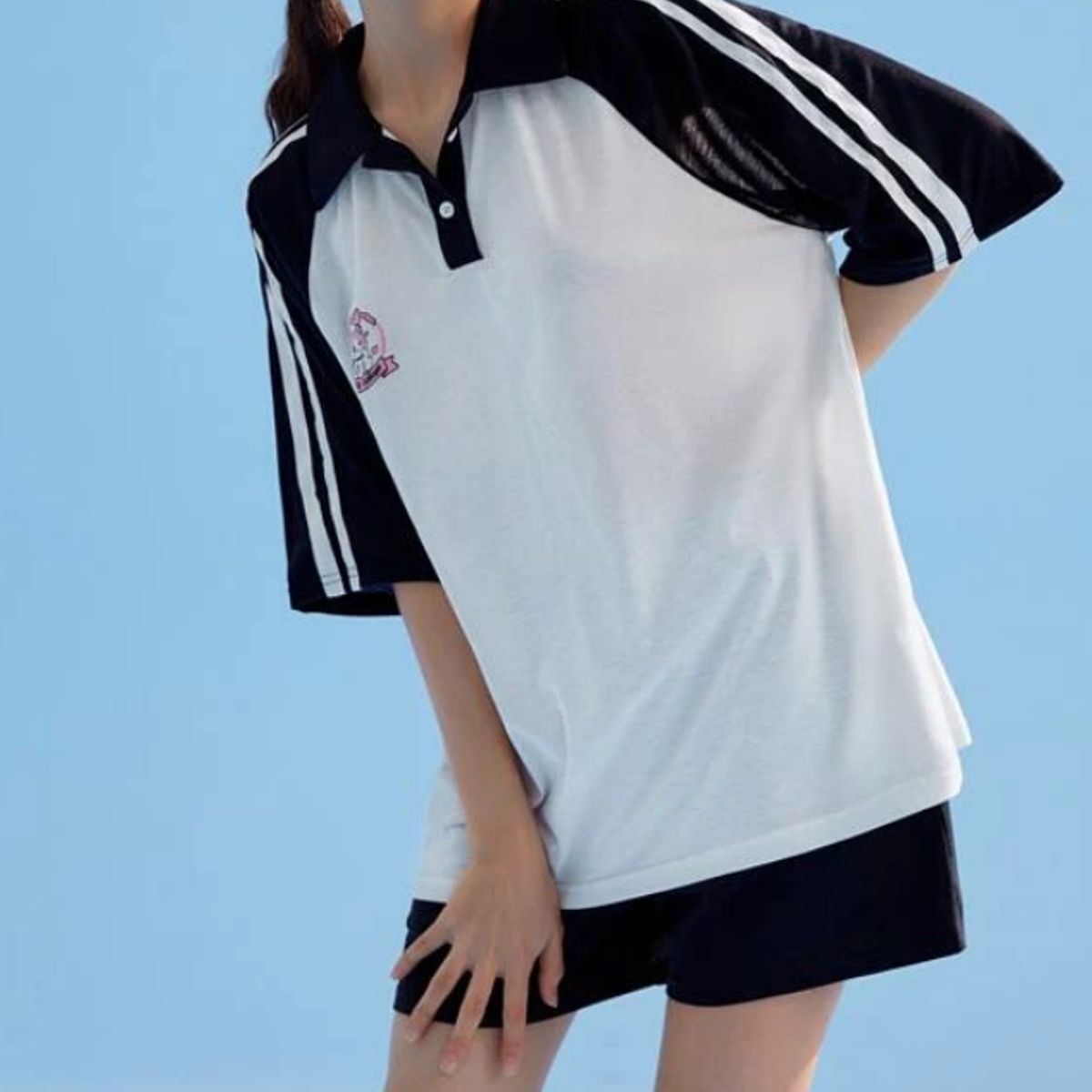 KIRAMA CLOTHING STORE - Set polo y short deportivo blanco y negro