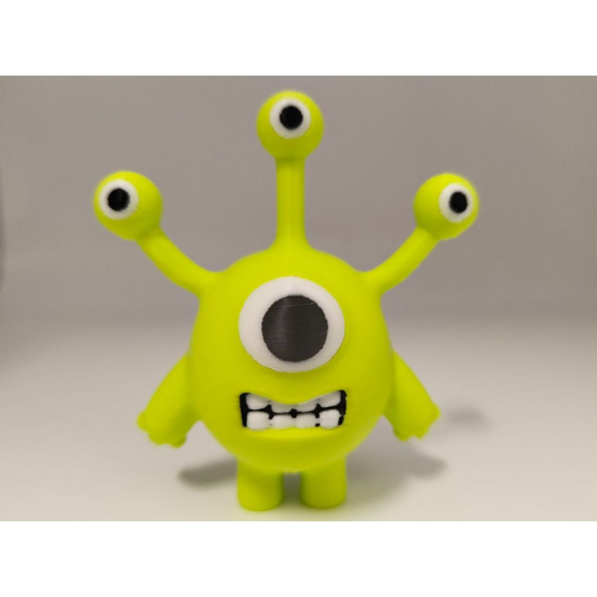 GENERICO - Figura decorativa Monstruo adorable de cuatro ojos